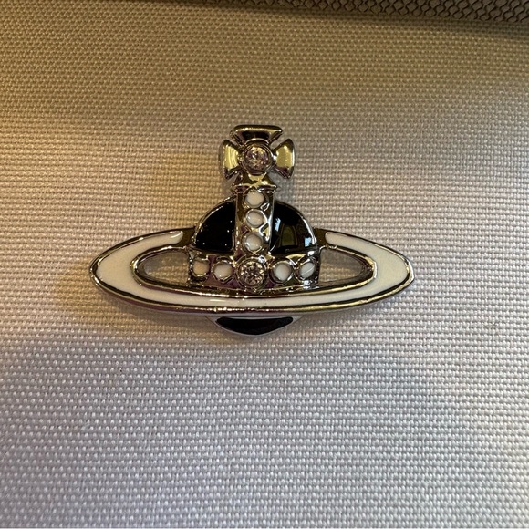 Vivienne Westwood Silver and Black Orb Brooch pin - Picture 4 of 8